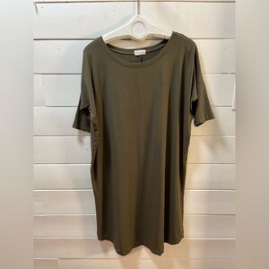 KATE & FRANCES Olive Green Short Sleeve Top – Size S